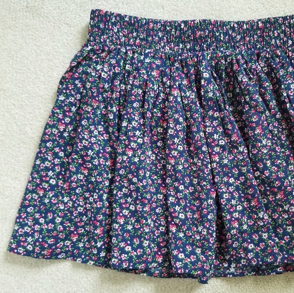 ⚘ Women's FOREVER 21 Mini Floral Skater Skirt S - Picture 3 of 7